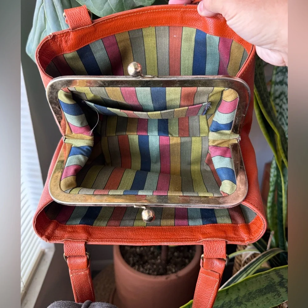 Stunning Bonnie Cashin 1968-1969 Big Mouth Big in Zinnia or Geranium - Picture 3 of 5